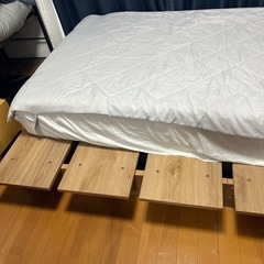LOWYAベッドフレームの画像