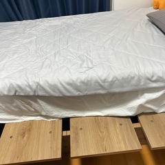 LOWYAベッドフレームの画像