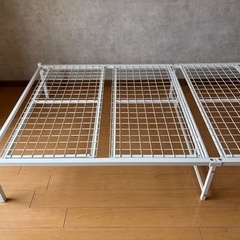 ニトリ【シングル】白スチールベッドの画像