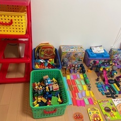 【超〜豪華‼︎】アンパンマン多数セット♪特別に可愛いキャスター付き3段おもちゃBOX付けます♪全てを普通で買うと数万円です^_^転売してもらっても良いです〜の画像