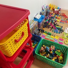 【超〜豪華‼︎】アンパンマン多数セット♪特別に可愛いキャスター付き3段おもちゃBOX付けます♪全てを普通で買うと数万円です^_^転売してもらっても良いです〜の画像