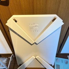 ホワイト　折りたたみテーブルの画像