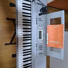 電子キーボード YAMAHA スタンド付きの画像