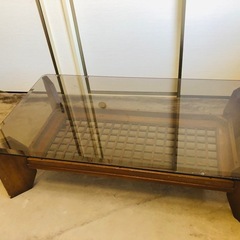 ガラステーブルの画像