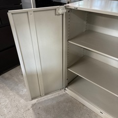 鍵付  キャビネット  スチール棚  高さ108cmの画像