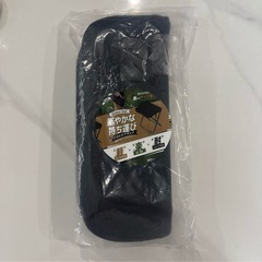 新品未使用✨コンパクトアウトドアチェア 黒 椅子 ミニチェア 釣り用椅子 折り畳み椅子の画像