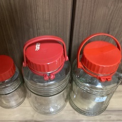 ガラス容器　3つの画像