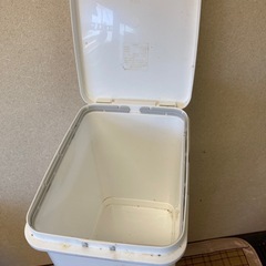 0円　2段のゴミ箱の画像