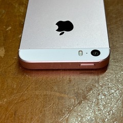 【バッテリー新品】iPhoneSE 32GB SIMフリー の画像