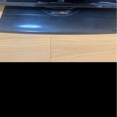 Blu-rayプレーヤー内蔵の32インチテレビの画像