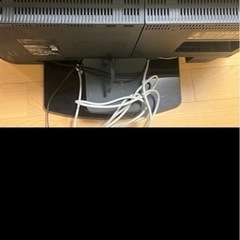 Blu-rayプレーヤー内蔵の32インチテレビの画像