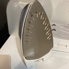 【ジモティー割】HITACHI 2021年製 コードレススチームアイロン（ID1267）の画像
