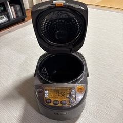 象印のIH炊飯ジャー「極め炊き NP-VV10」の画像