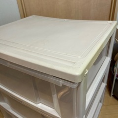 衣装ケースの画像