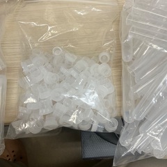 プラスチックの試験管的容器の画像