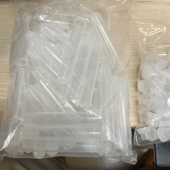 プラスチックの試験管的容器の画像