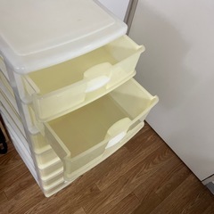 プラスチック収納庫
の画像