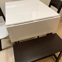 ニトリ ダイニングテーブルセット チェア2脚+ベンチの画像