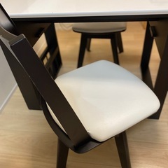 ニトリ ダイニングテーブルセット チェア2脚+ベンチの画像