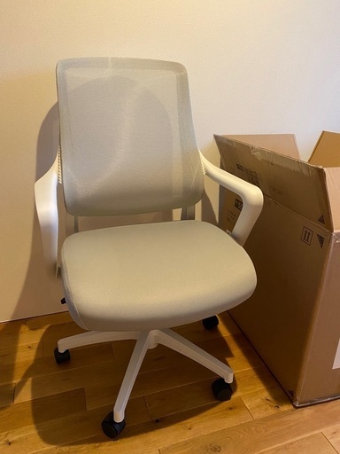 ニトリのワークチェア（組み立て済みですが新品）