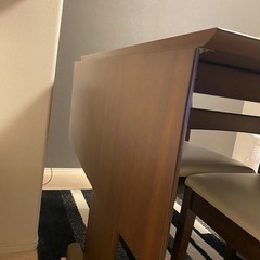 ダイニングテーブルの画像
