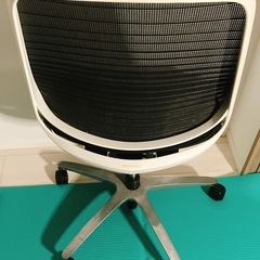 オカムラ　オフィスチェア　ルーチェの画像
