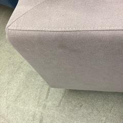 T2508-398 3人掛カウチソファ ピンク オットマン付き キズ汚れ色あせ有りの画像