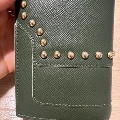 MARNI グリーン 二つ折り財布 ゴールドスタッズの画像