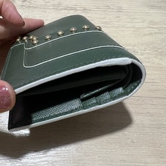 MARNI グリーン 二つ折り財布 ゴールドスタッズの画像