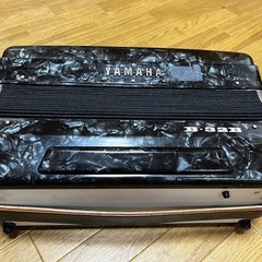 ジャンク★YAMAHA アコーディオン B-32B ブラック ソフトケース付き 32鍵 鍵盤楽器の画像