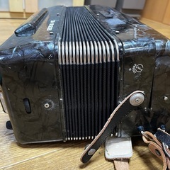 ジャンク★YAMAHA アコーディオン B-32B ブラック ソフトケース付き 32鍵 鍵盤楽器の画像