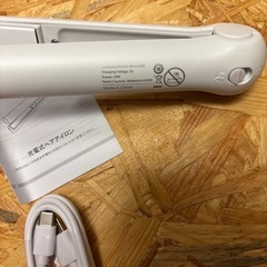 【新品･訳あり】ヘアアイロン ストレート 3段階 コードレス 充電式 ホワイト 男女兼用の画像
