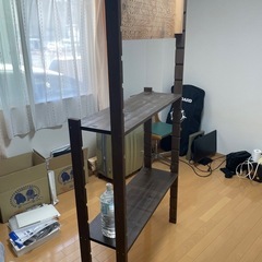 有孔ボード付き収納棚の画像