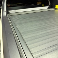 新型ハイラックス Z レボロッコエディション ハード シャッター式ローラートノカバー 荷台カバー 防水 防塵 車種専用 鍵付きの画像