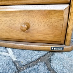 木製の電話台の画像