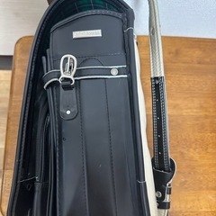 黒の合成皮革ランドセルの画像