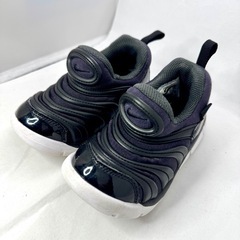 NIKE ダイナモフリー 14cm ブラック（8C）／自分で履けるスリッポンの画像
