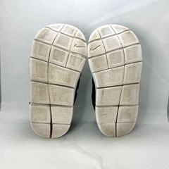 NIKE ダイナモフリー 14cm ブラック（8C）／自分で履けるスリッポンの画像