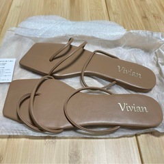 【新品】Vivian スクエアトゥ華奢ストラップトングフラットサンダル　キャメル　Lの画像