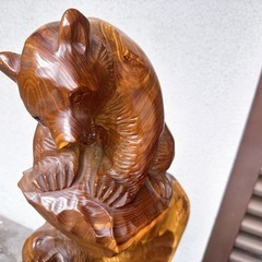ヒグマの木製オブジェの画像