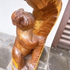 ヒグマの木製オブジェの画像