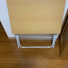 折りたたみテーブル（ニトリ）の画像