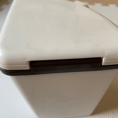 ゴミ箱 蓋付き 三角 サニタリーの画像