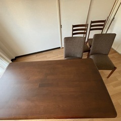 ダイニングテーブル
の画像