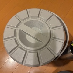 保冷用のジャグと水筒の画像