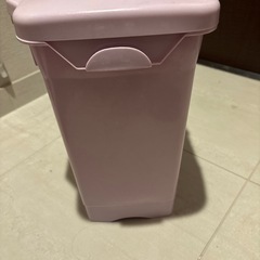 ゴミ箱の画像