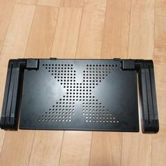 ベッド等にPCスタンドテーブルの画像