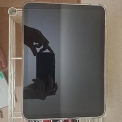iPad A16 256GB シルバー 第11世代 + ESRアクセサリーの画像