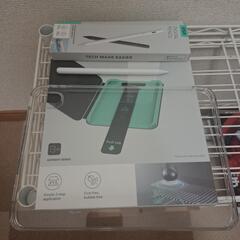 iPad A16 256GB シルバー 第11世代 + ESRアクセサリーの画像