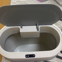 自動開閉センサー付きゴミ箱の画像